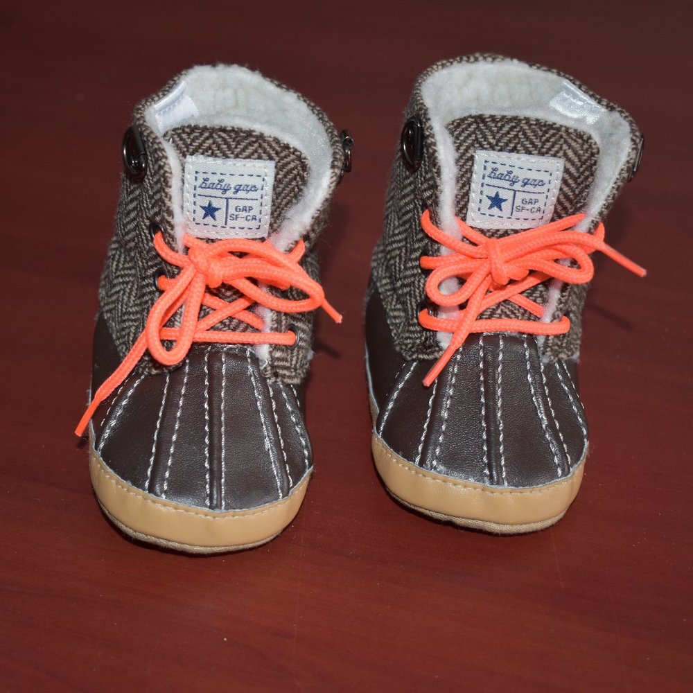 Baby Gap Duck Boots Brown Soft Sole with Bright Orange Shoelaces Size 6-12 M